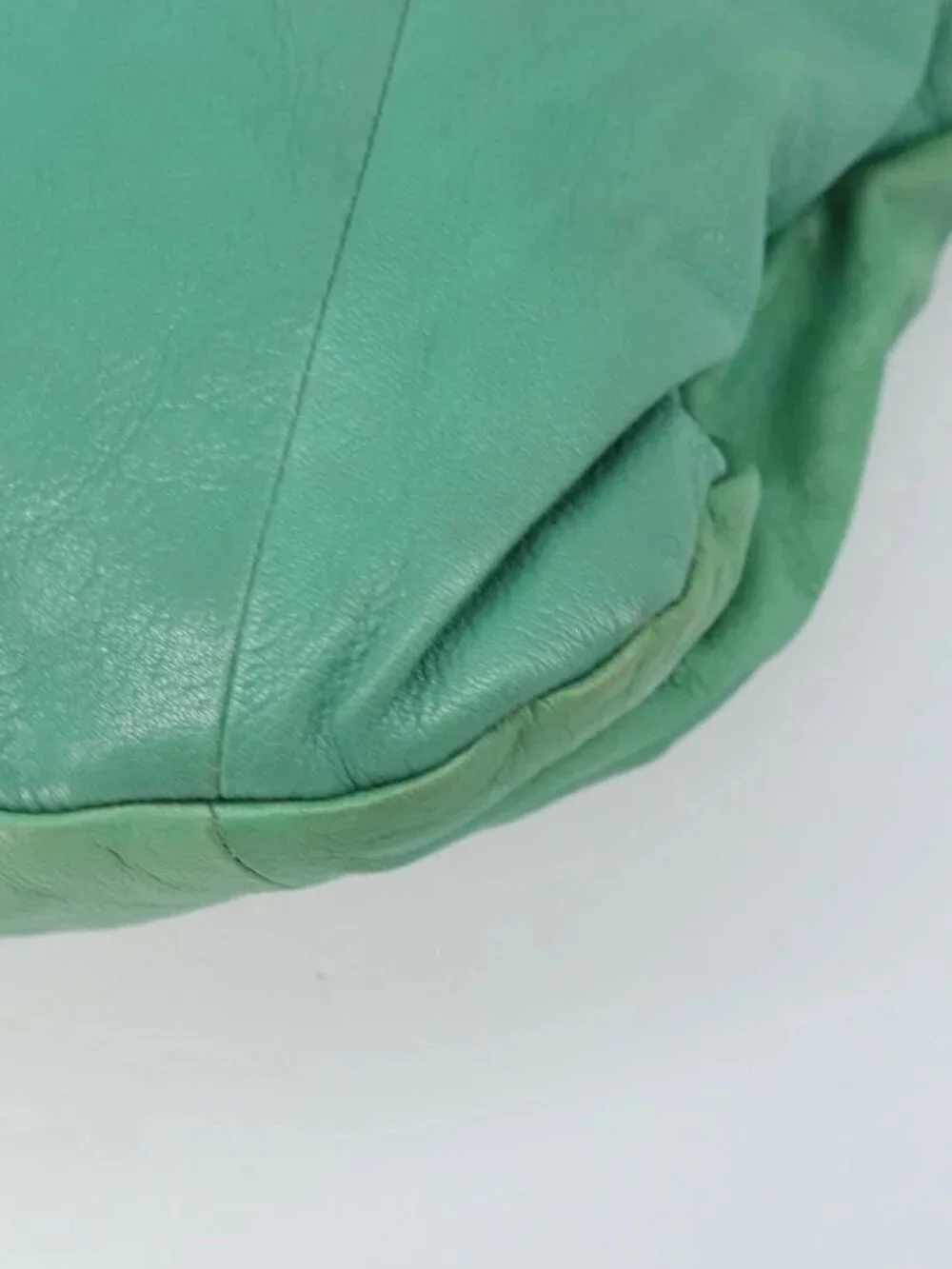 Gucci brand	gucci color	green